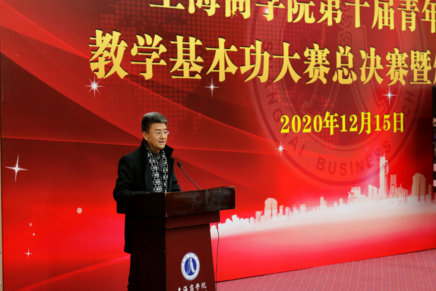 图为陈剑峰副校长讲话 图为陈剑峰副校长讲话