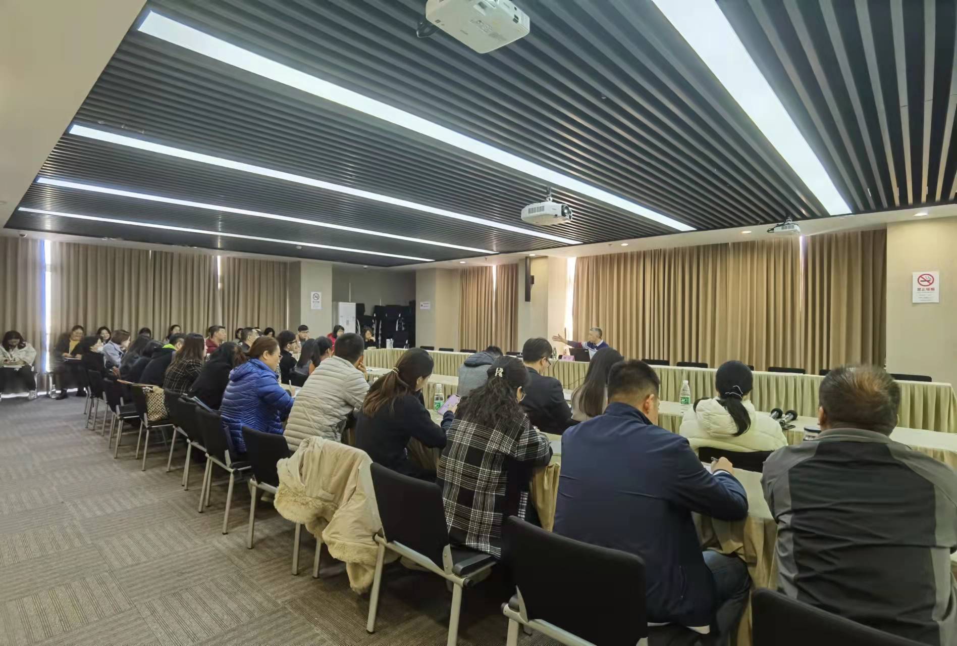 图为讲座现场 图为讲座现场