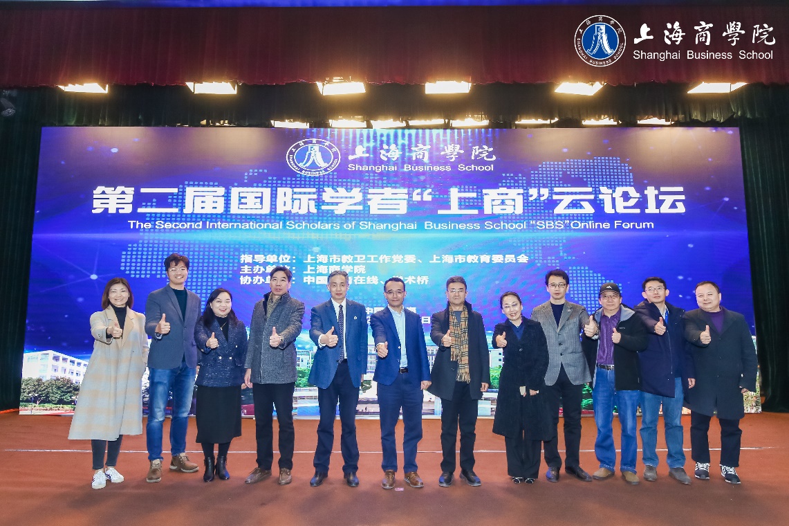 图为主论坛与会人员代表合影 图为主论坛与会人员代表合影