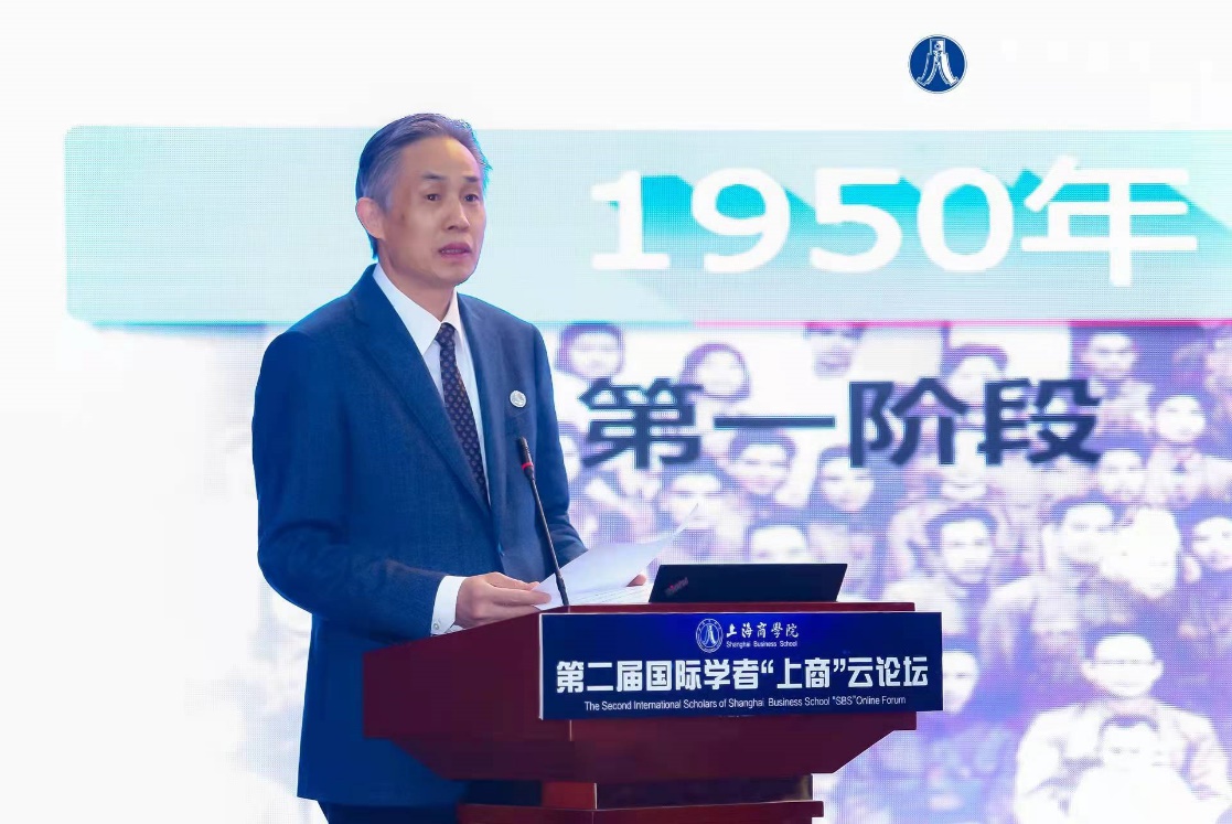 图为校党委副书记陈晓峰致欢迎辞并做主旨发言 图为校党委副书记陈晓峰致欢迎辞并做主旨发言
