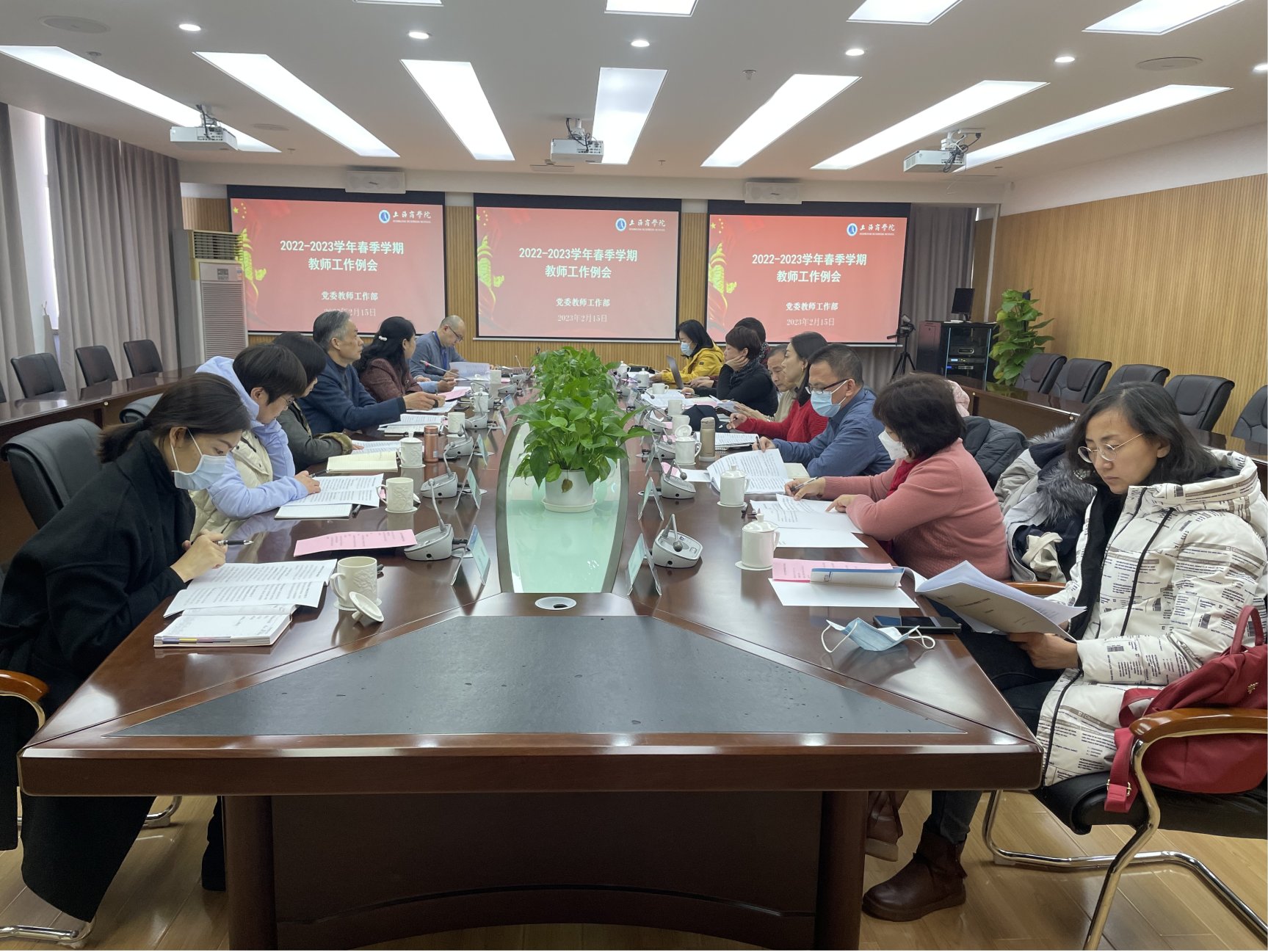 图为会议现场 图为会议现场
