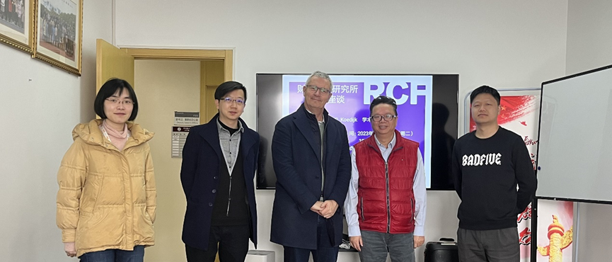 图为会后合影 图为会后合影