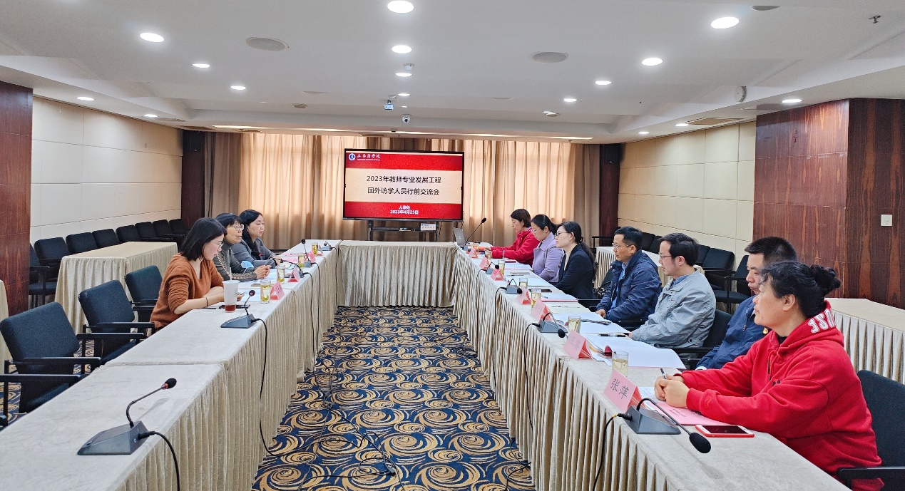 图为会议现场 图为会议现场