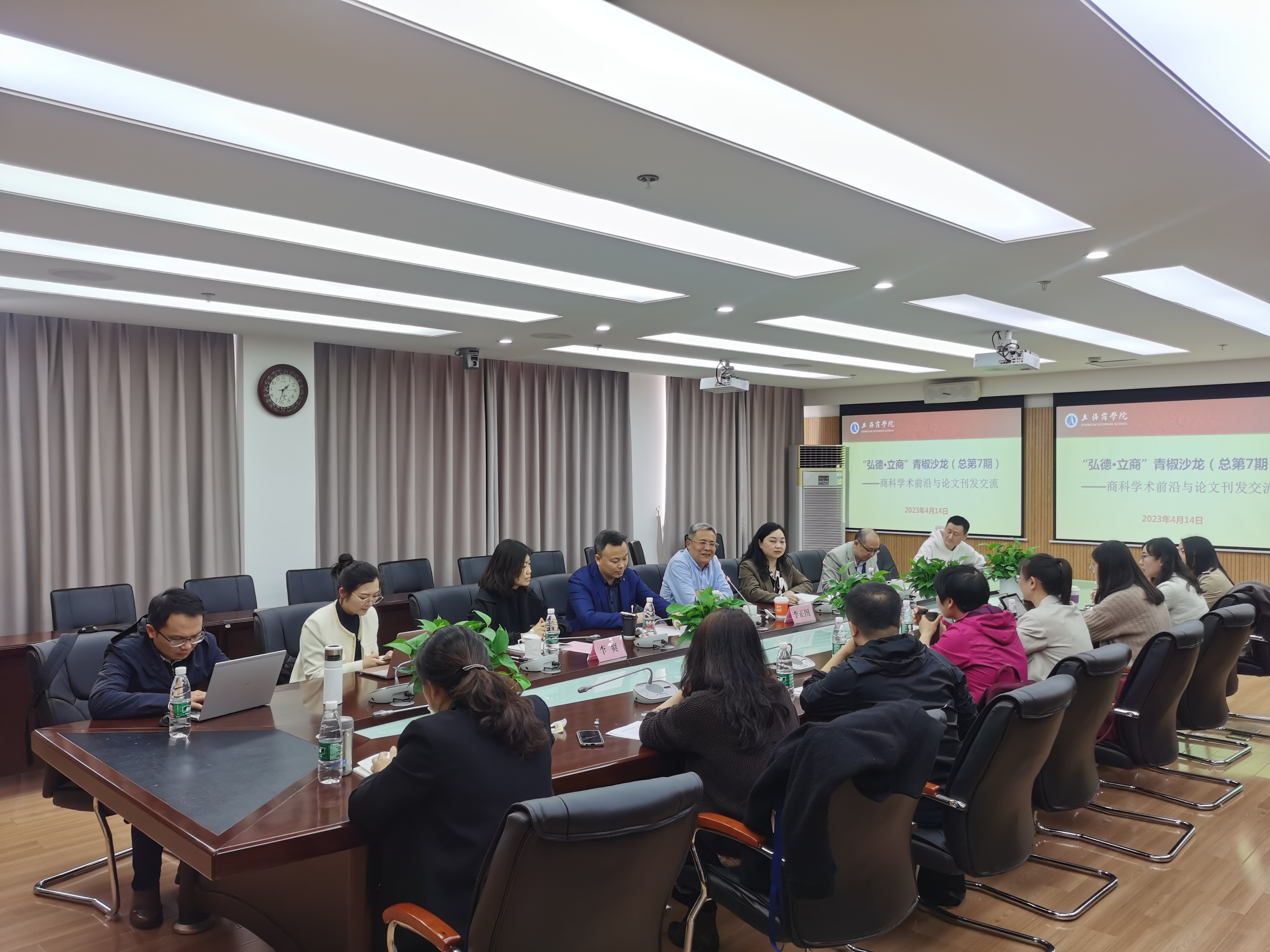 图为青椒沙龙现场交流 图为青椒沙龙现场交流