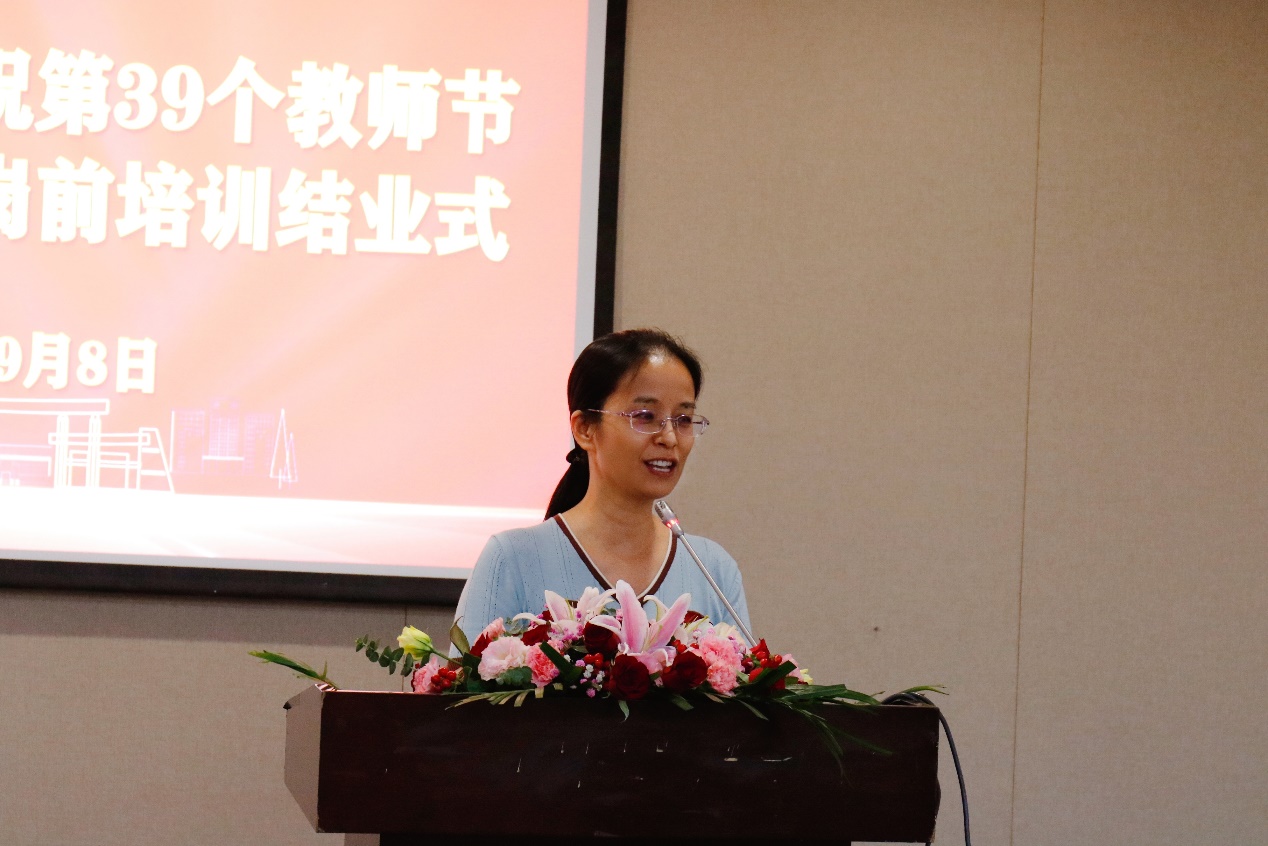图为张洁讲话 图为张洁讲话