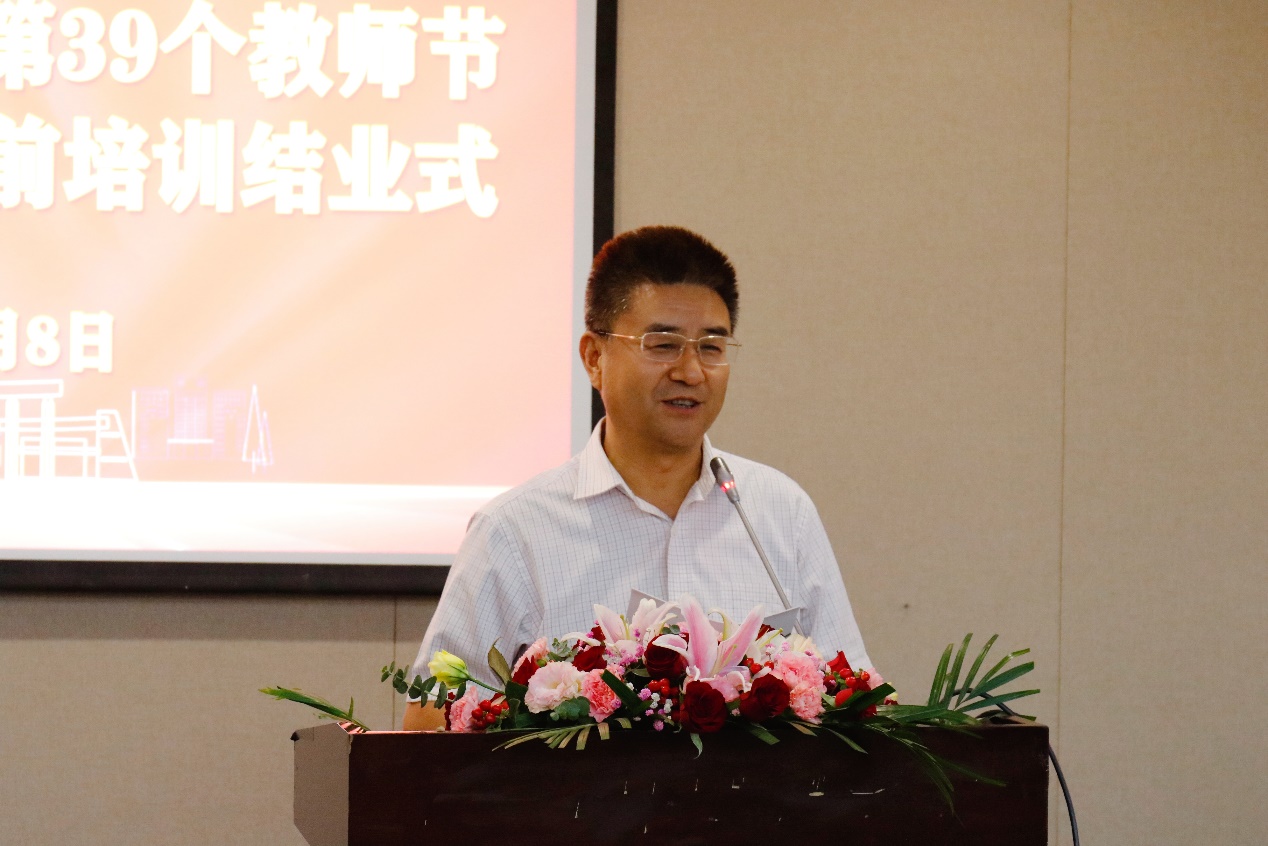 图为陈剑峰讲话 图为陈剑峰讲话