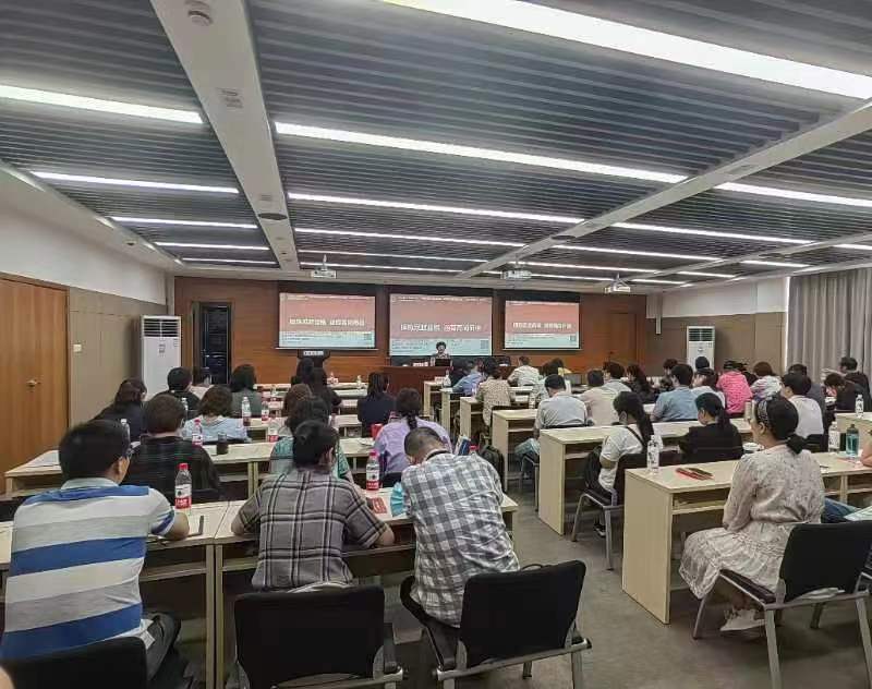 图为讲座现场 图为讲座现场
