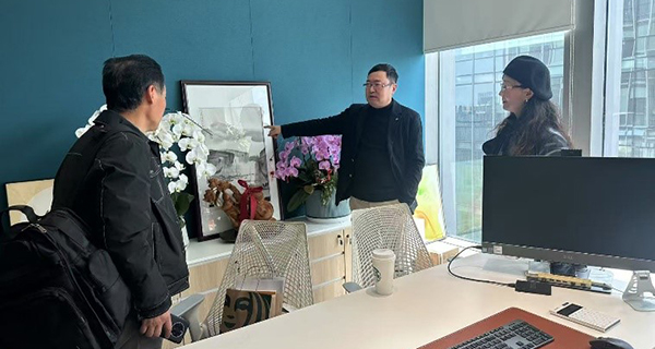 公司参观a.jpg