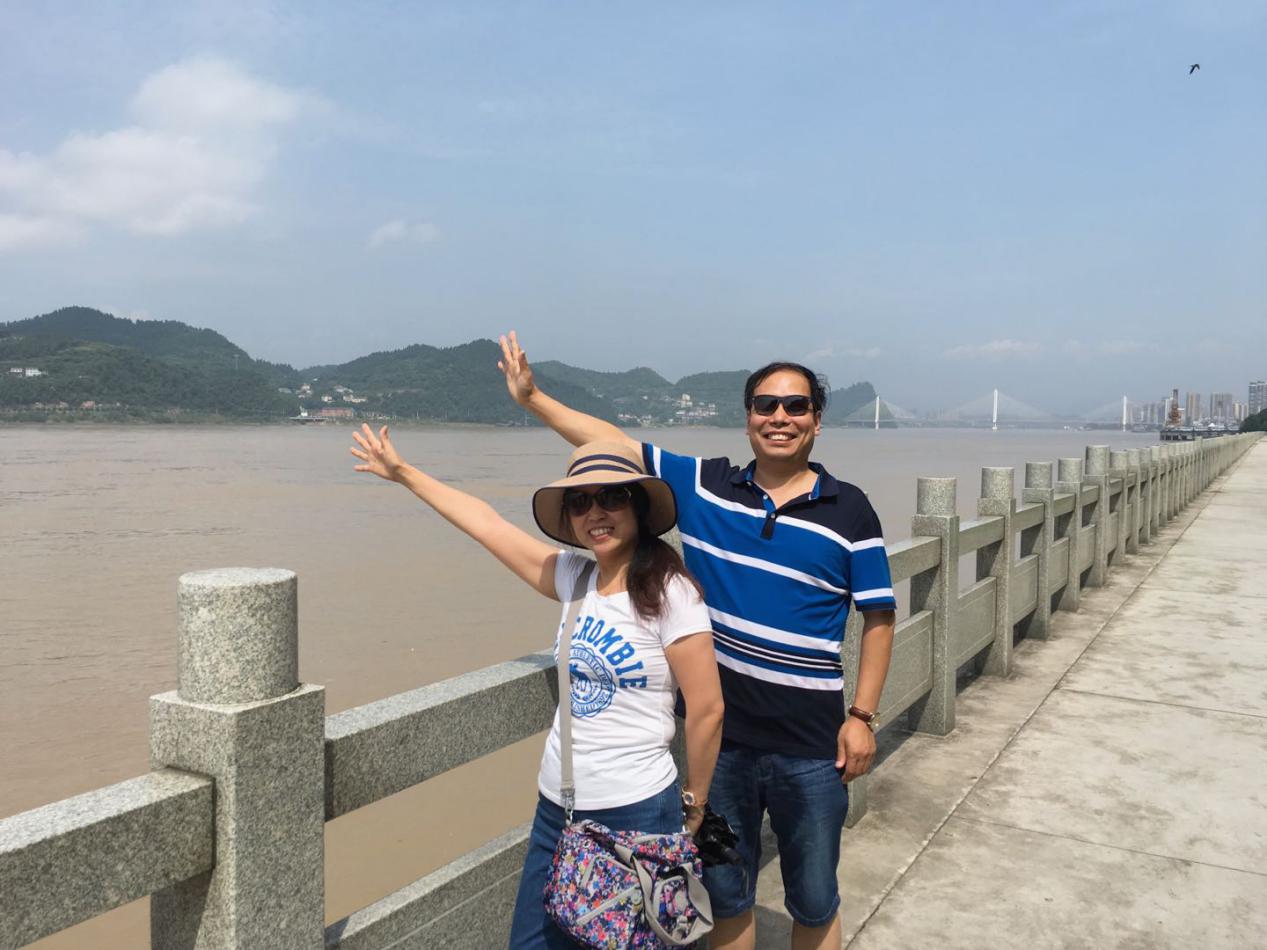 袁美琴 凌霄鹏获“上海市教育系统第十二届比翼双飞模范佳侣” 袁美琴 凌霄鹏获“上海市教育系统第十二届比翼双飞模范佳侣”