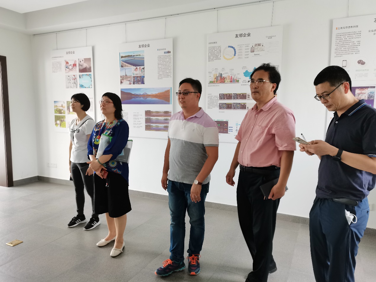 (图为马院教师参观 “星传奇”运营中心) (图为马院教师参观 “星传奇”运营中心)