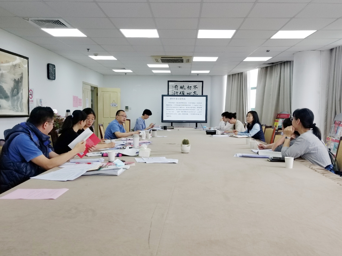 图为会议现场 图为会议现场