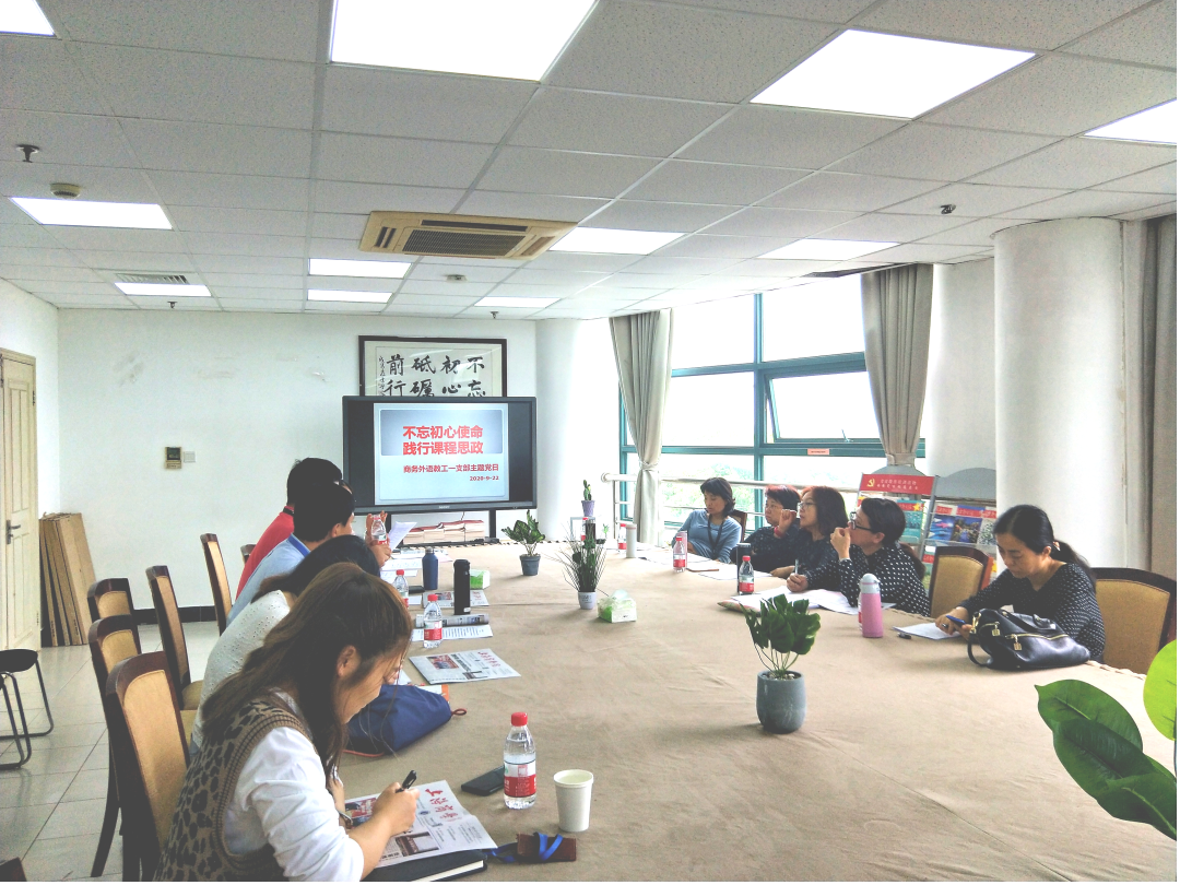 图为党日活动现场 图为党日活动现场