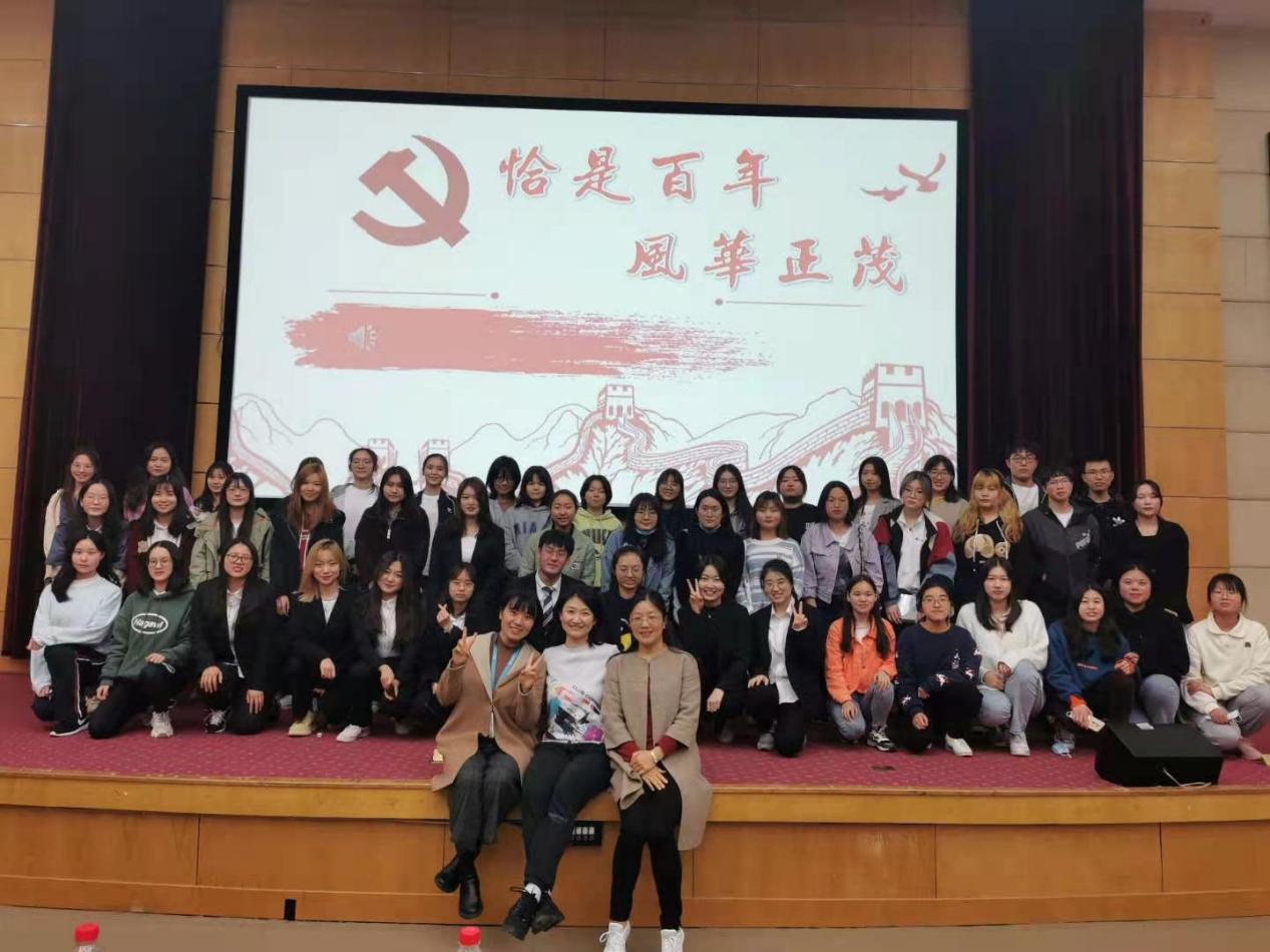 图为活动现场 图为活动现场