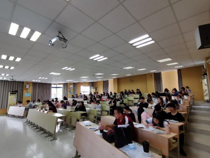 图为现场 图为现场