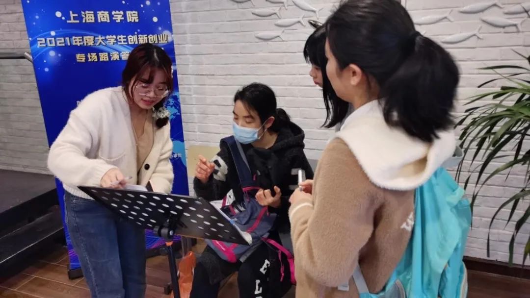 图为社团红色知识竞赛 图为社团红色知识竞赛
