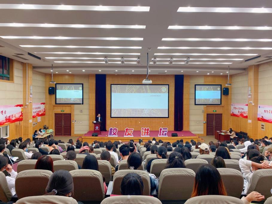 图为讲座现场 图为讲座现场