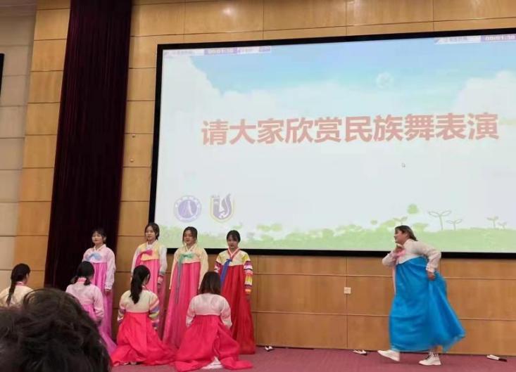 图为比赛现场 图为比赛现场