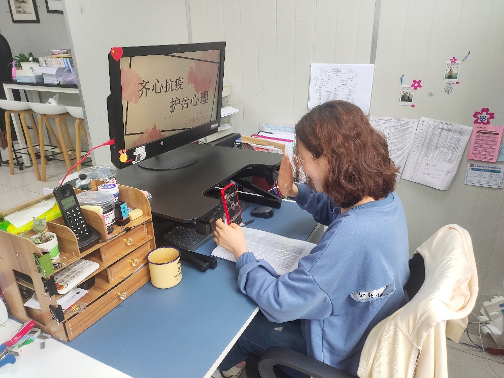 (图为杨悦老师与同学们线上交流) (图为杨悦老师与同学们线上交流)
