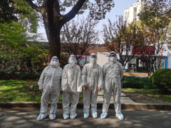 班主任张子君参与学校防控应急演练 班主任张子君参与学校防控应急演练