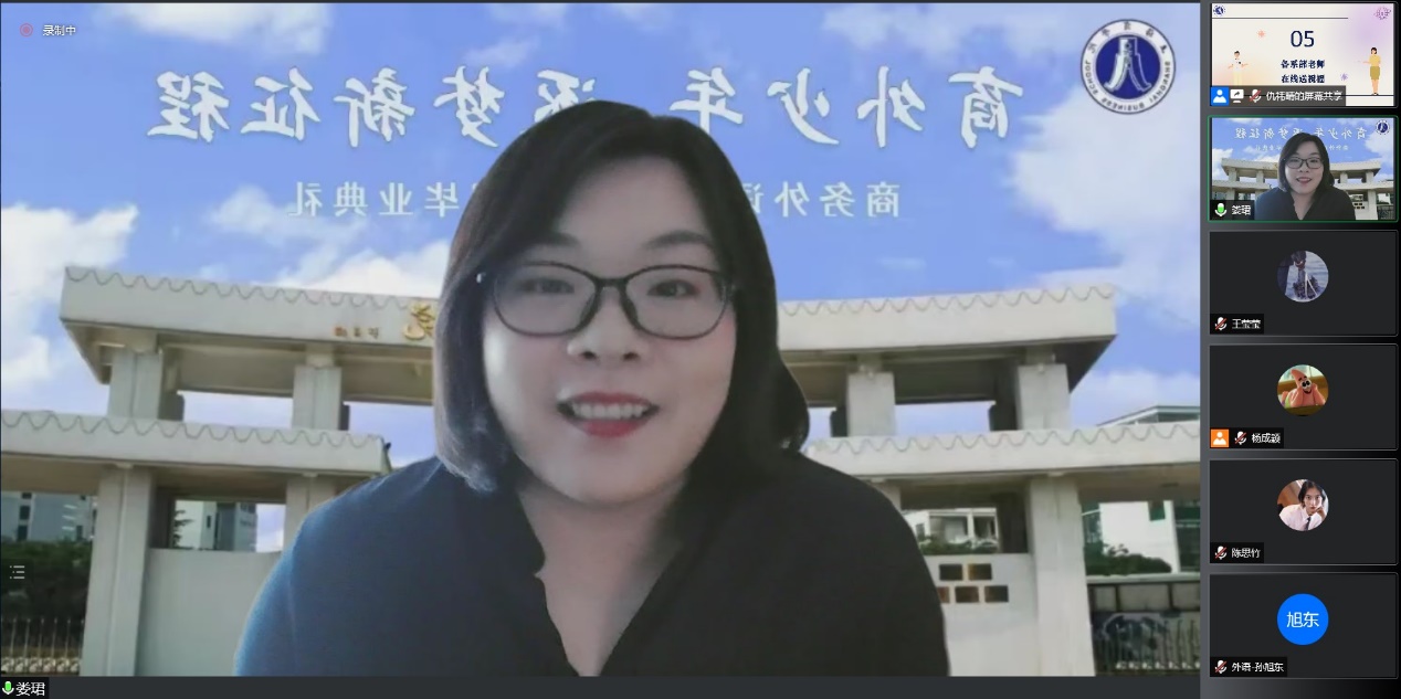 图为娄珺老师为2022届毕业生们送上祝福 图为娄珺老师为2022届毕业生们送上祝福