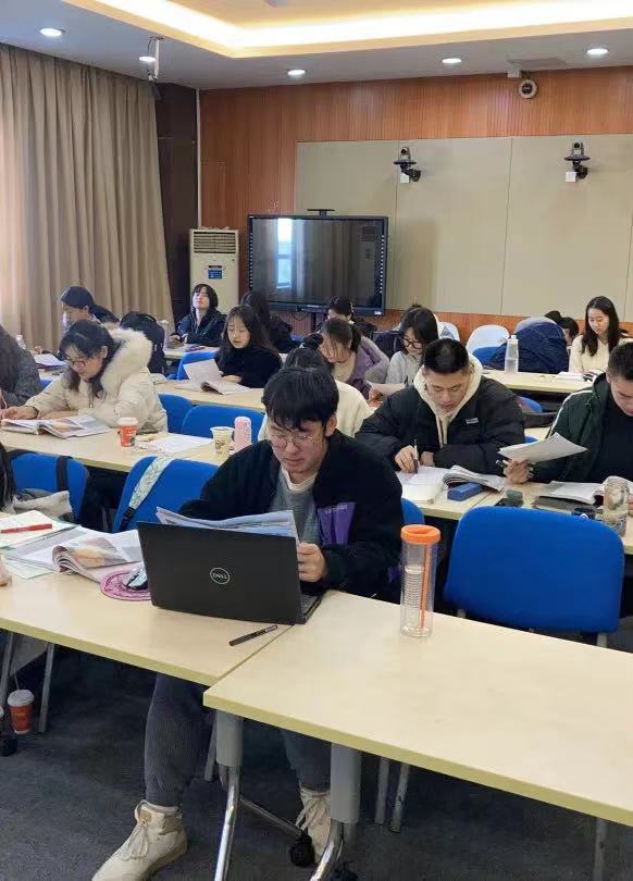 (图为“和煦晨光 书声琅琅”晨读风貌评选活动) (图为“和煦晨光 书声琅琅”晨读风貌评选活动)