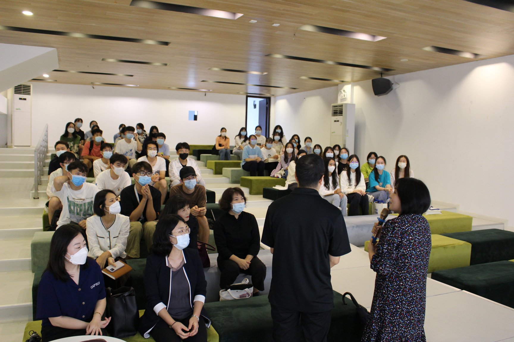 图为朝鲜语专业导师见面会 图为朝鲜语专业导师见面会