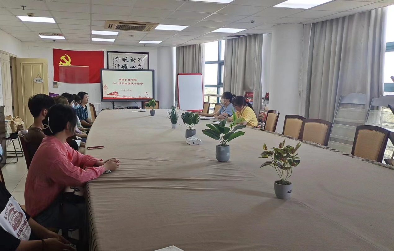 图为茶话会现场 图为茶话会现场