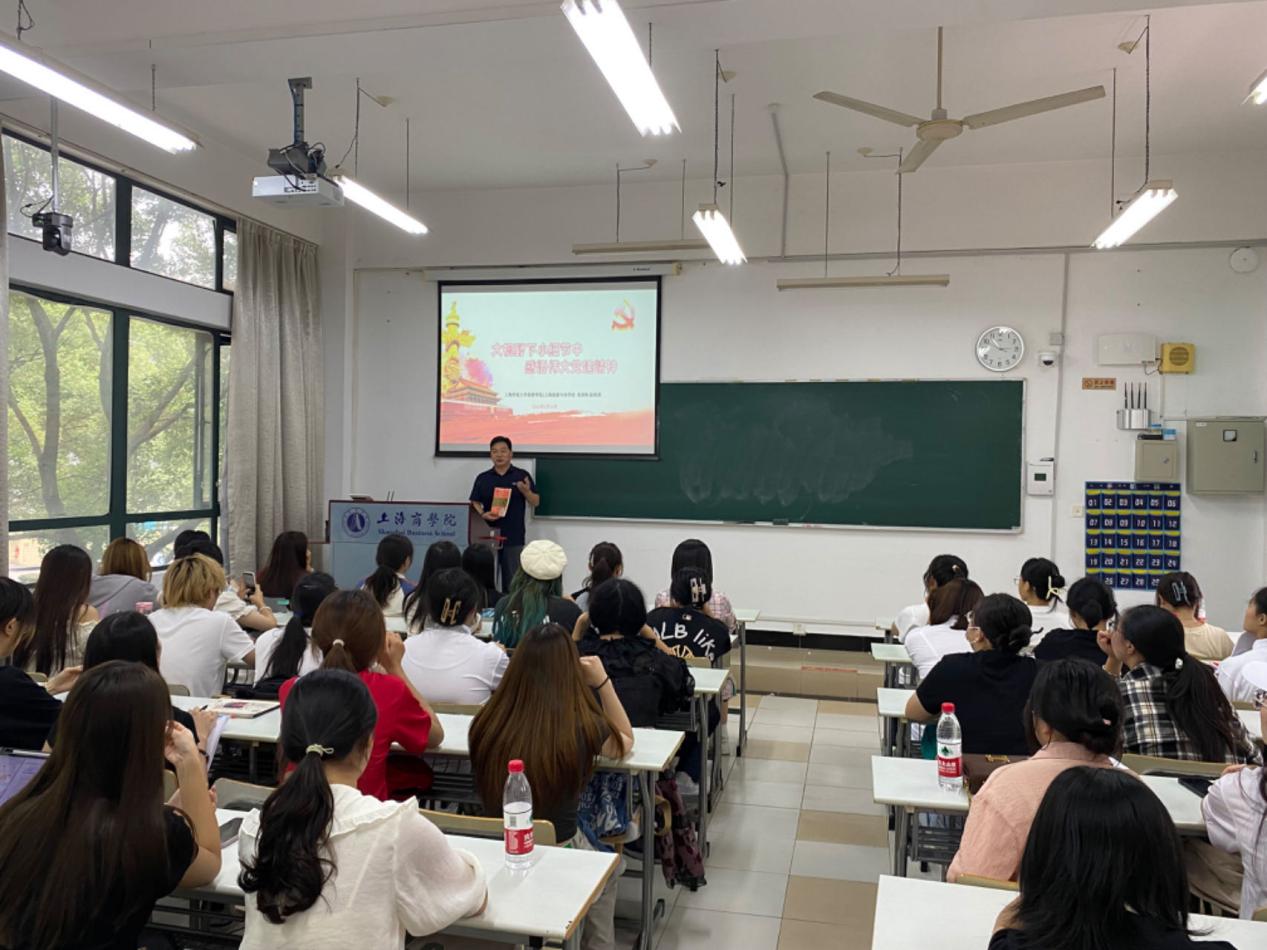图为活动现场 图为活动现场