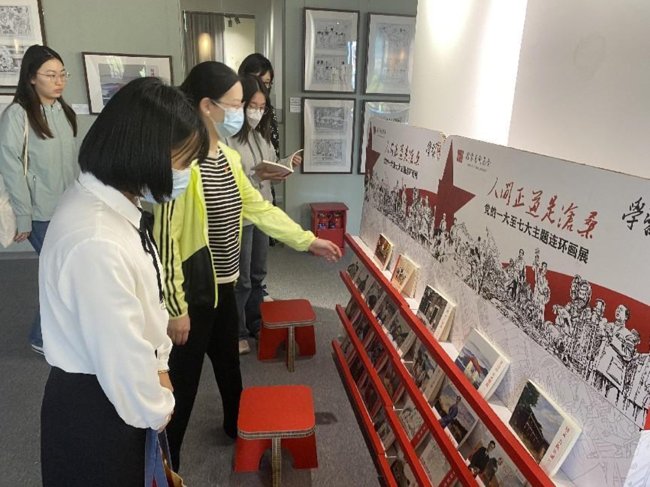 图为参观现场 图为参观现场