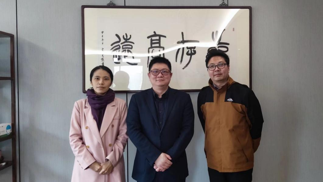 图为洽谈现场 图为洽谈现场