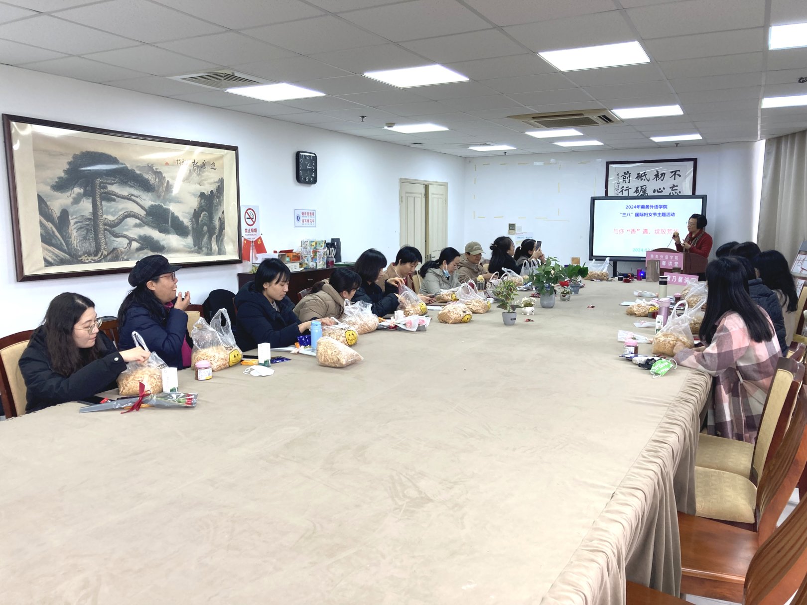 图为养生讲座:气候与食疗