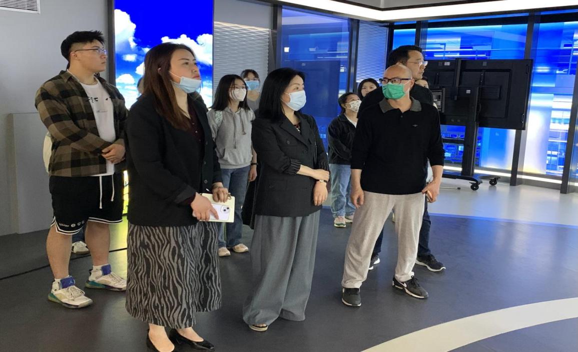 图为走访调研现场 图为走访调研现场