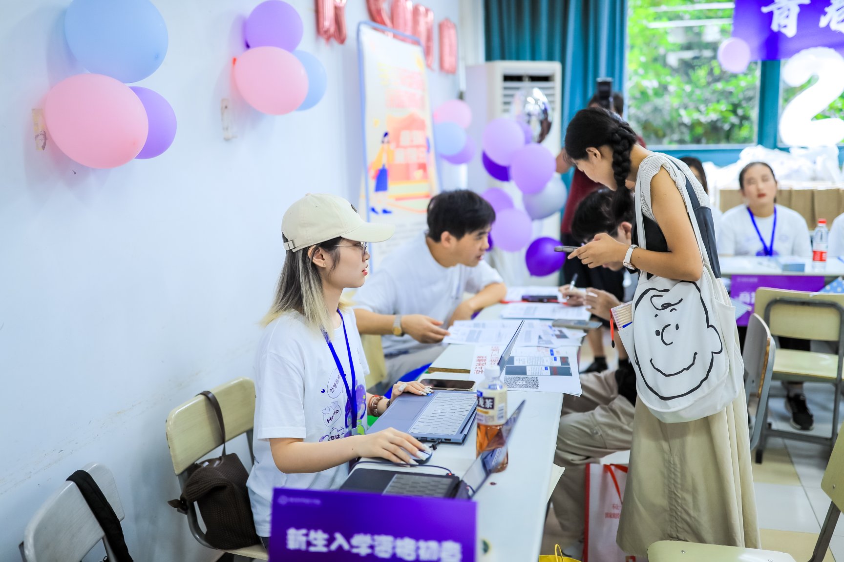 图为新生报到教室现场 图为新生报到教室现场