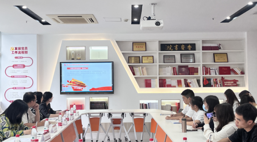 图为党课现场 图为党课现场